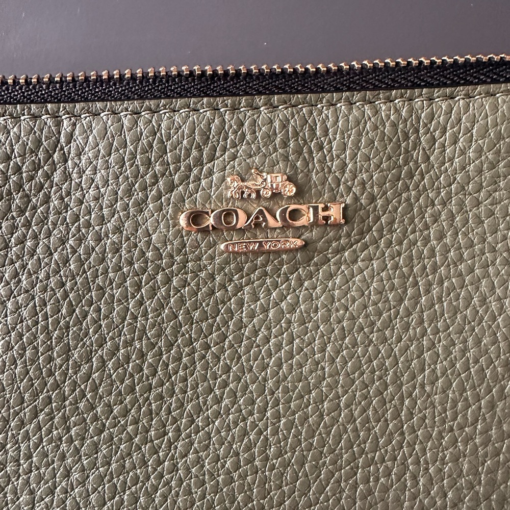 Coach wristlet - Picture 3 of 6